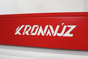 Своя надпись на изделии инструментального шкафа серии KronVuz