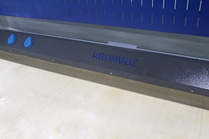 Фото столешницы и надписи производителя KRONVUZ