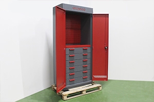 Металлический шкаф с ящиками