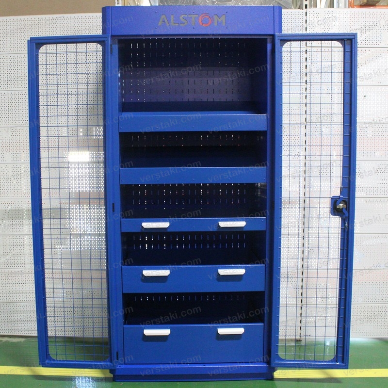 инструментальный шкаф с решетчатыми дверями